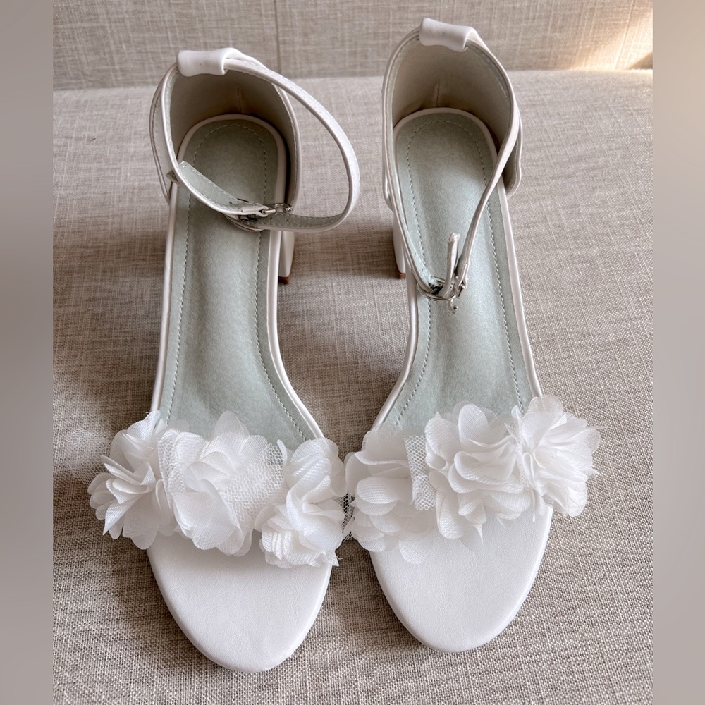 Beautiful white shoes. Never worn! Good for brides.